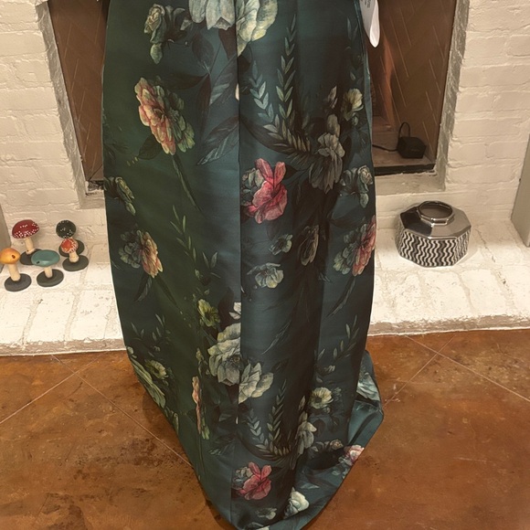 Kay Unger formal dress. - Picture 7 of 11